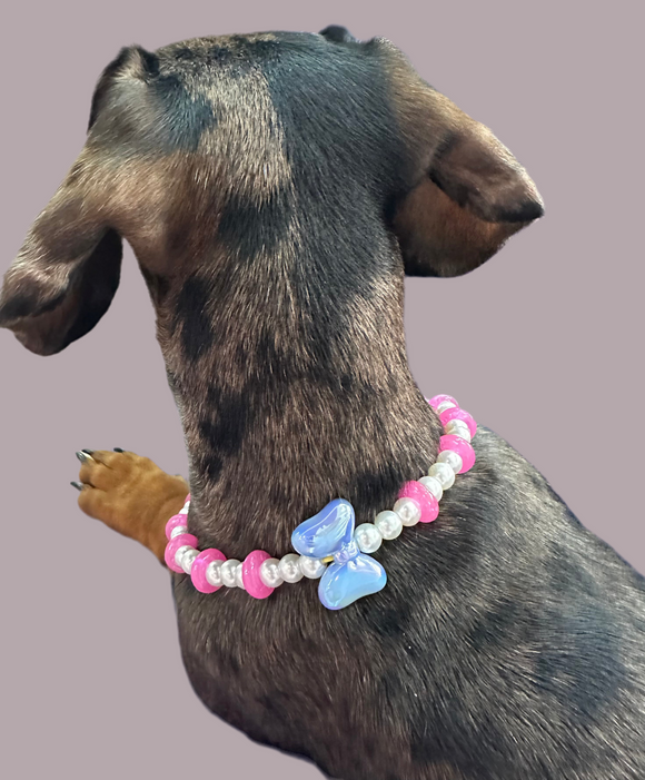 KENDALL’S DOG NECKLACE BOW AND PEARLS